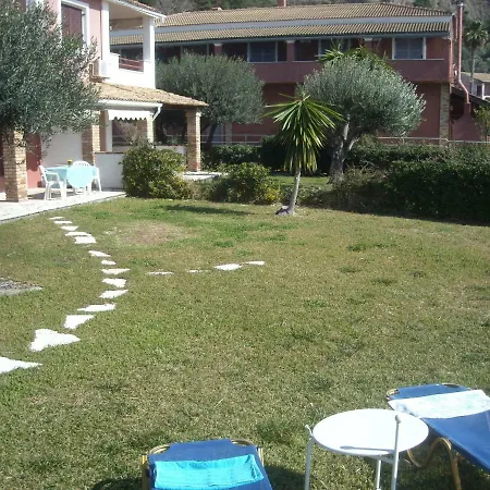 Menigos 57 Seafront With Garden Glifada