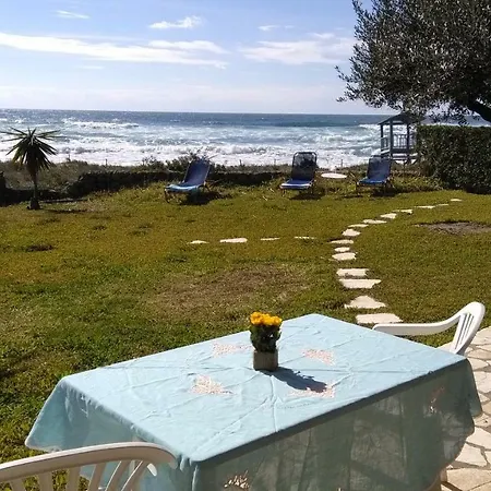 Menigos 57 Seafront With Garden 別荘 *